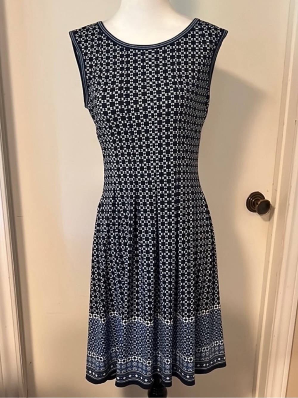 Max Studio • Women’s S • Navy & White • Sleeveless Patterned Midi Dress